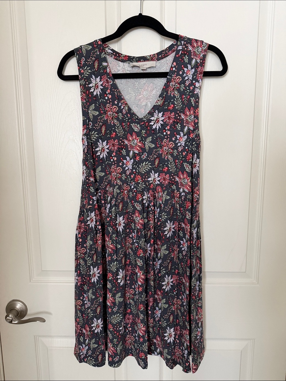 LOFT Gray Floral V-Neck Sleeveless Swing Dress with Pink and White Flowers